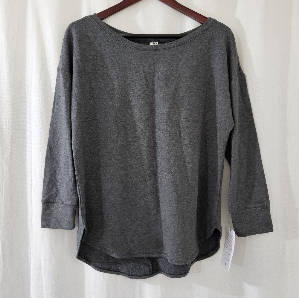 TRUE Scoop Neck Long Sleeve Top in Grey Women’s Size S